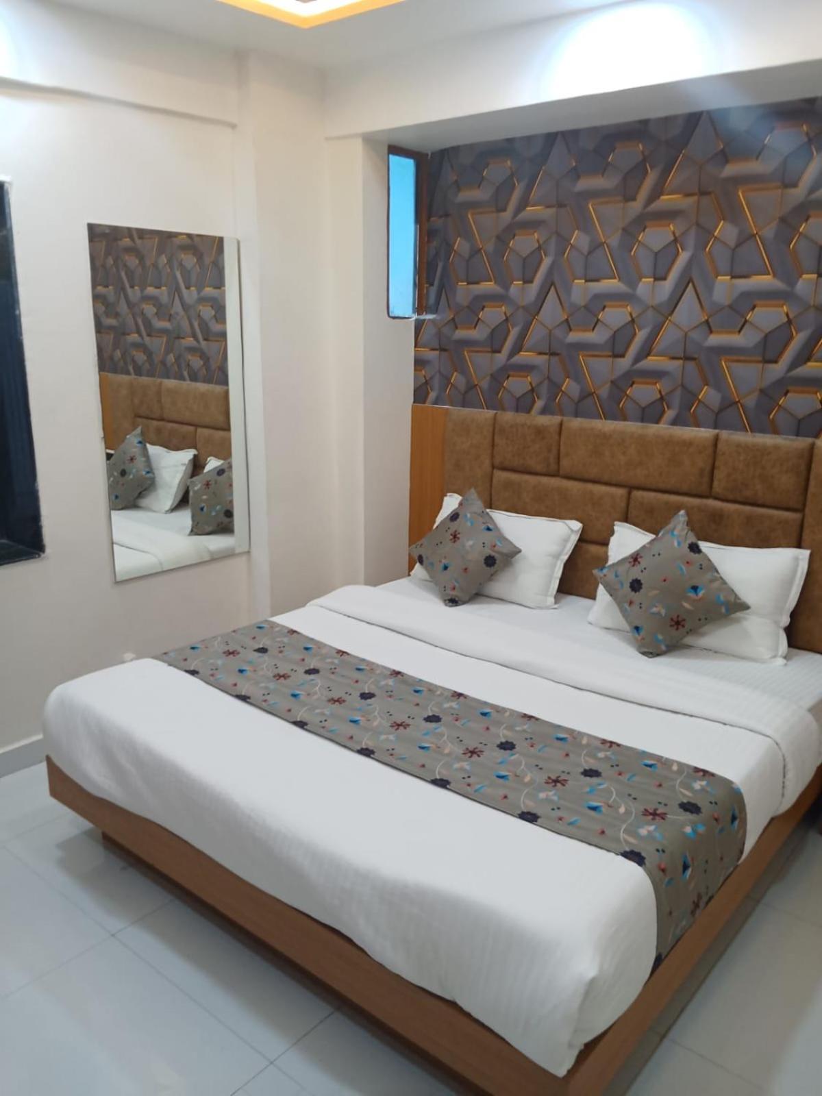 Hotel Exotic Ахмедабад Экстерьер фото