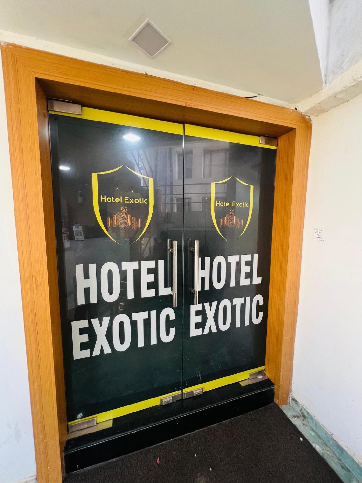Hotel Exotic Ахмедабад Экстерьер фото